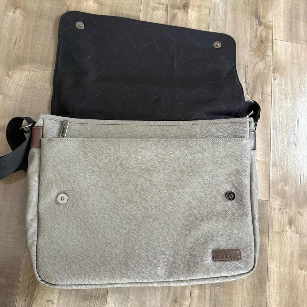 NEW Bugatti Computer Bag‎ Messenger Crossbody Briefcase JB Hunt Pebbled Taupe